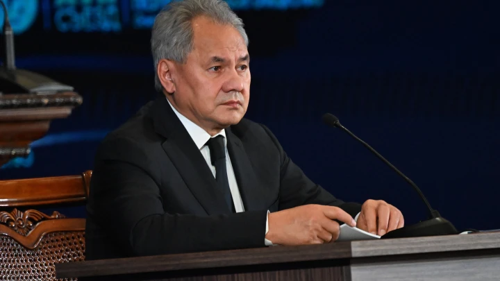 Шойгу прилетел в Красноярск для разговора о редкоземельных металлах