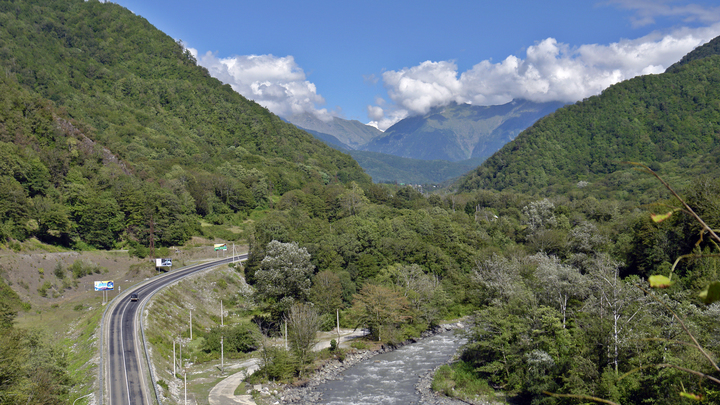Сельчане из Сочи просят у Владимира Путина восстановить рушащийся мост