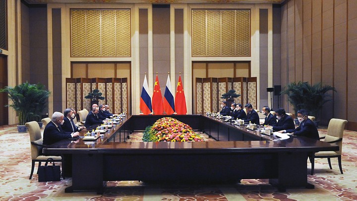 Истерикой западных СМИ из-за визита Си в Россию удовлетворён!: Рогов о реакции Запада