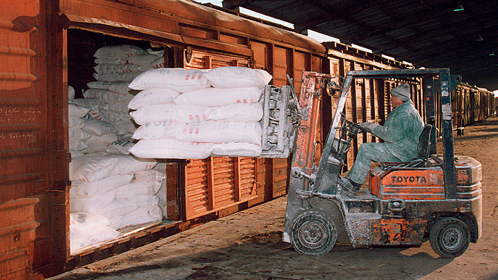 Сахарной жизни перекупщиков конец: В Россию вернётся Госплан?