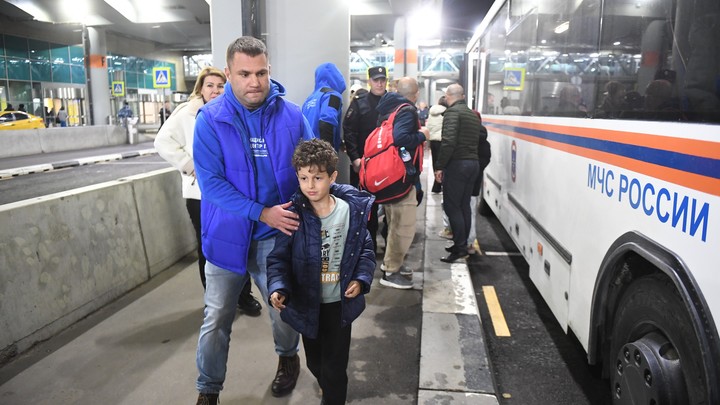 Эвакуируют сотни: Что происходит в Феодосии после удара врага