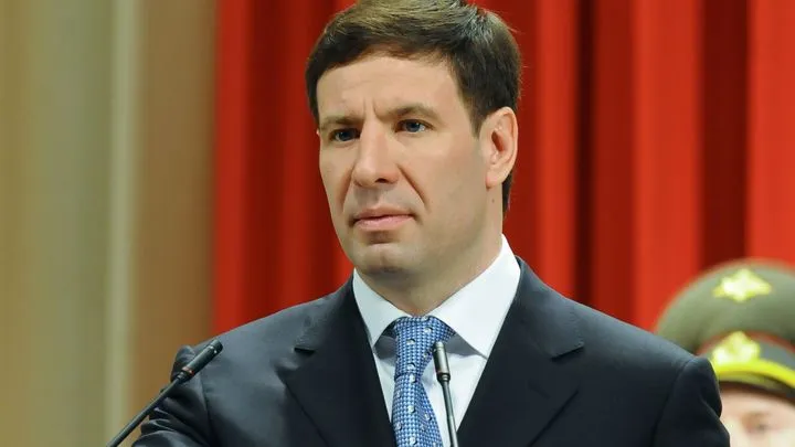 Беглые олигархи лишились десятков квартир