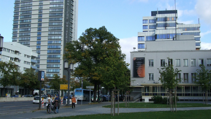 Билет в один конец: В Германии тысячи мигрантов получили особую бумагу в почтовые ящики