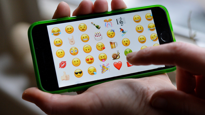 “Вподобайка цьому допису: Украина пошла против языка хозяев