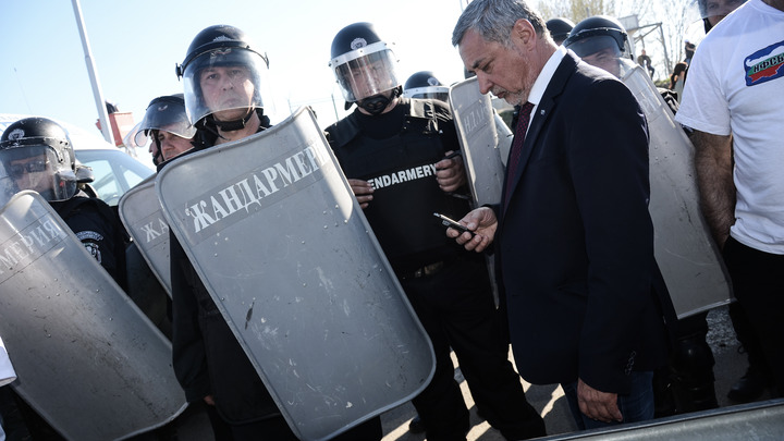 В Болгарии протестующие вынудили подать в отставку оскорбившего матерей вице-премьера Симеонова - СМИ