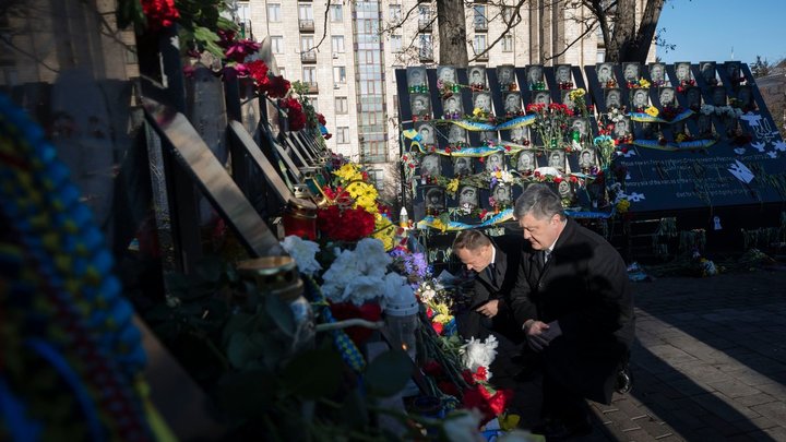Порошенко и глава Евросовета с улыбкой поскорбели над погибшими на Майдане - видео