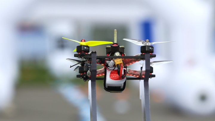 Русские бойцы на багги ловко ушли от пикирующего дрона в Авдеевке