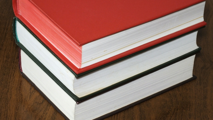 У одних победу, у других кириллицу? Болгарский писатель выступил с обвинением в адрес России