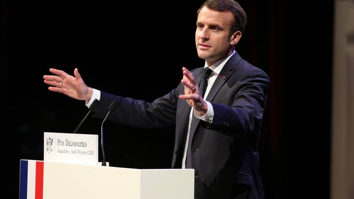 Красная дорожка и почётный караул: Пытаясь занять место Великобритании после Brexit, Польша сыграла на Макроне