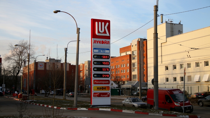 Заправку в Краснокамске тушили 26 человек