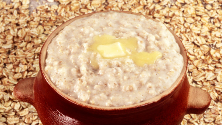 Как сделать овсянку безопасной? Диетолог развеяла миф о самом полезном завтраке