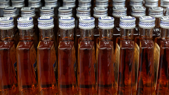 Запорожские полицейские изъяли более 13 тысяч литров паленого алкоголя