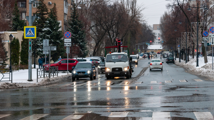 В Петербурге Ford снес на зебре женщину с двухлетним ребенком на руках