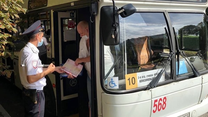 В Краснодаре за отсутствие масок 17 водителям выписали штраф