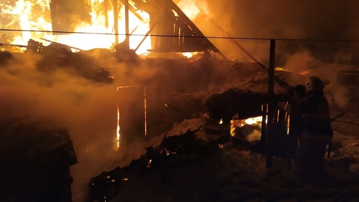 В деревне Семигорье Вичугского района сгорел большой дом с гаражом