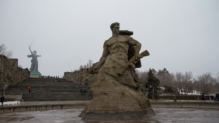 Украсть Сталинград. Историк рассказал, как Запад замалчивает великую победу русского народа