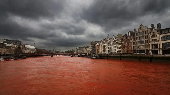 Темза покраснеет от крови: Британия ошарашена внезапно всплывшим из глубины веков предсказанием Нострадамуса
