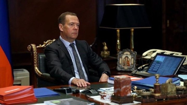 Украинские власти стали врагами Христа и Православия — Медведев