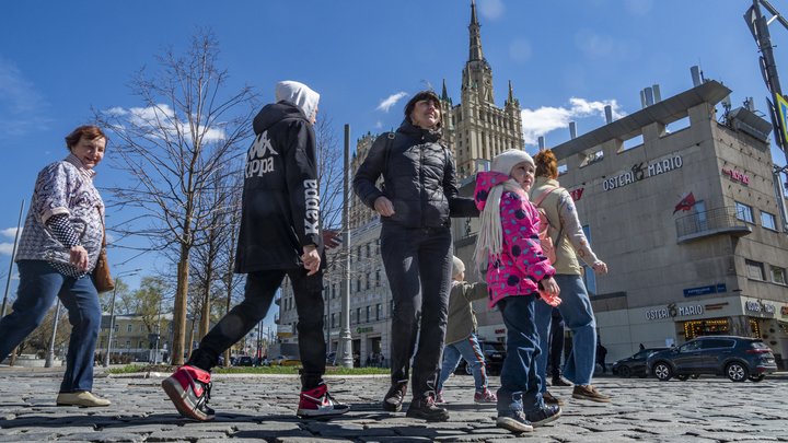 Молодогвардейцы доставили многодетной семье с Запорожья гуманитарную помощь