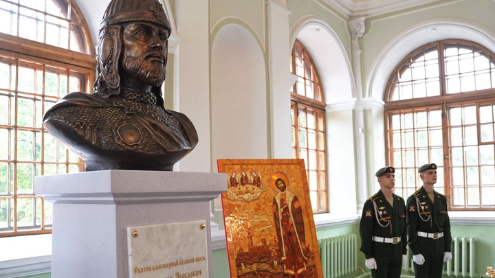 Петербург передал эстафету в установке бюста князя Александра Невскому Белграду