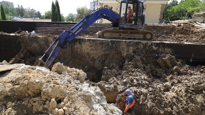 В Сочи с мужчины, который во время стройки дома оставил без воды три района, взыщут 9,5 млн рублей