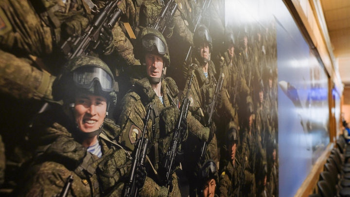 Военкор Андрей Медведев посетил столичный пункт отбора на военную службу по контракту