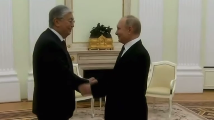 Спасибо, всё хорошо: Президент Казахстана приехал на встречу с Путиным