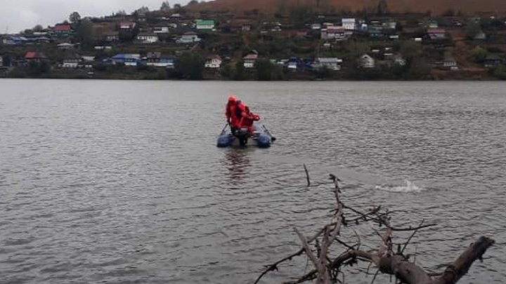 В городском пруду Усть-Катава на глубине 3 метра утонул молодой мужчина