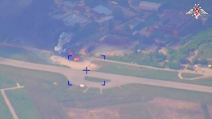 Уничтожение вражеского МиГ-29 глазами дрона: Минобороны России показало кадры атаки