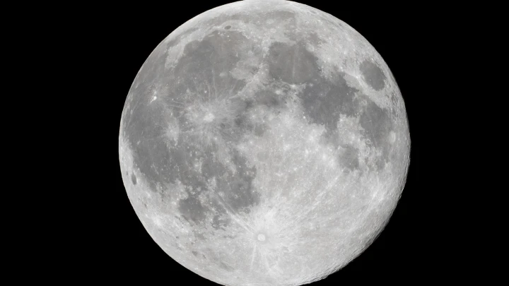 Угроза Земле от жуткого астероида уменьшилась, но Луна под наблюдением