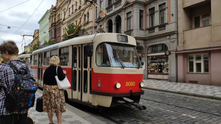 Жительница Франции заключила брак с трамваем