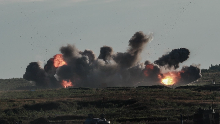 Генерал Вайкшнорас грозит: Литва будет воевать с Россией «коктейлями Молотова»