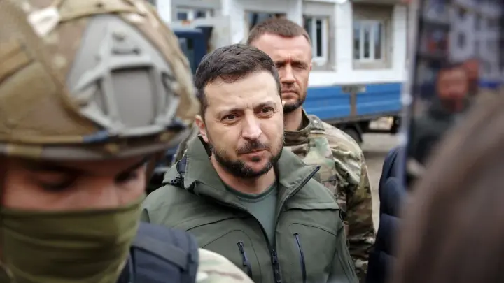 Запад зовёт. Британский аналитик сообщил о подготовке Владимира Зеленского к бегству из столицы