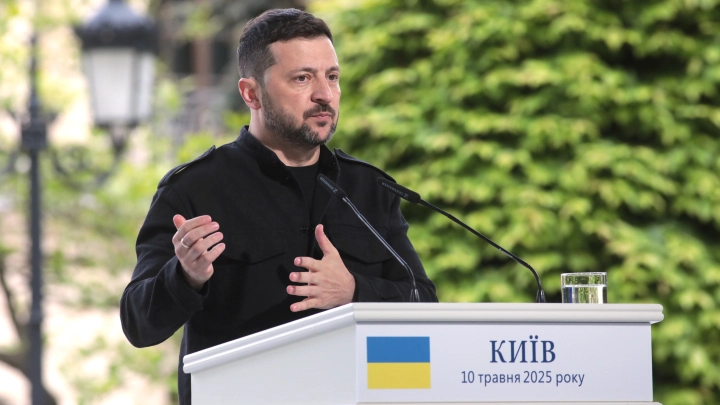 Зеленский нацепил очки и наврал новому папе римскому. Говорил про детей и готовности к миру