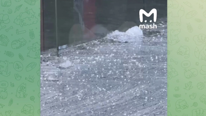 Льдина пробила крышу башни Федерация в Москва-Сити и едва не убила человека