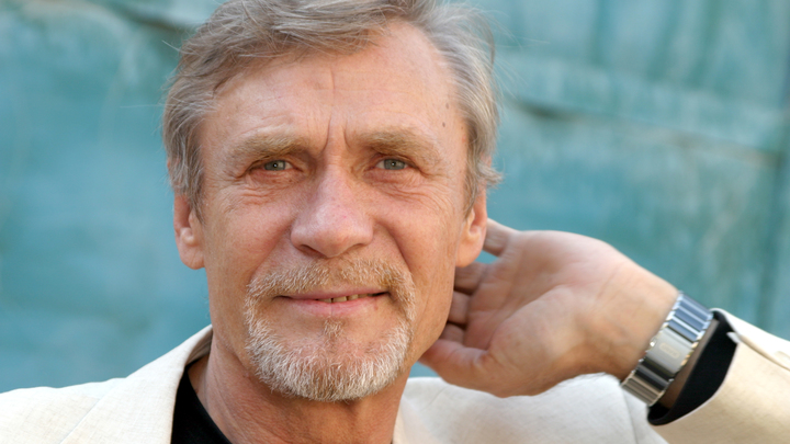 Актёр Александр Михайлов о ковид-истерии: Скажи человеку миллион раз свинья, он и захрюкает