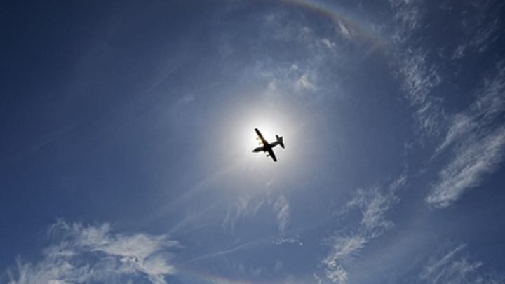 Военный самолёт, списанный США, экстренно сел в Хабаровске. И дважды не смог взлететь
