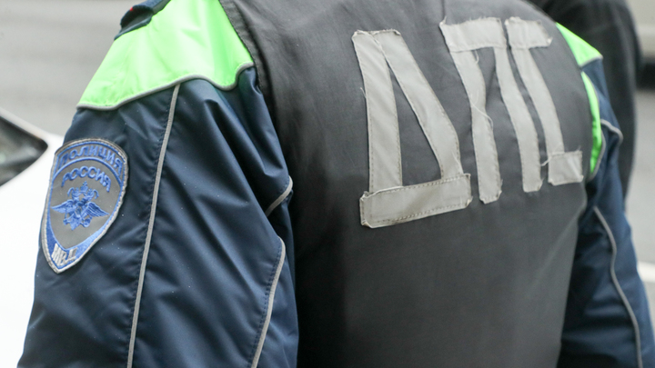 Курьеру оторвало голову в ДТП в Петербурге
