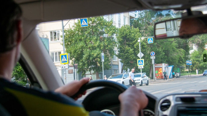 В России предложили запретить водить автомобили педофилам, мазохистам, фетишистам и трансгендерам*