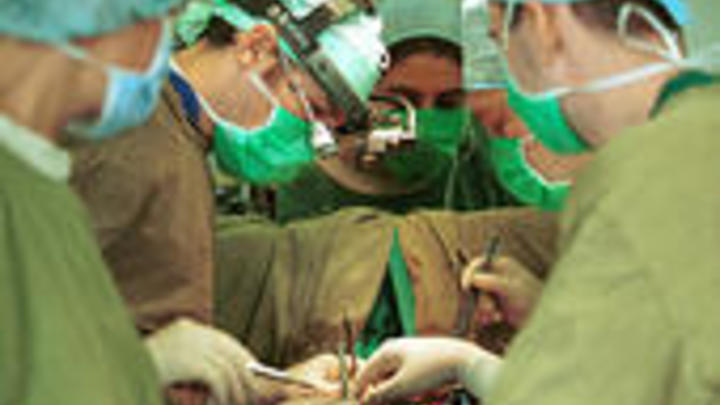 Самарские хирурги впервые провели замену сердечного клапана с помощью миниторакотомии