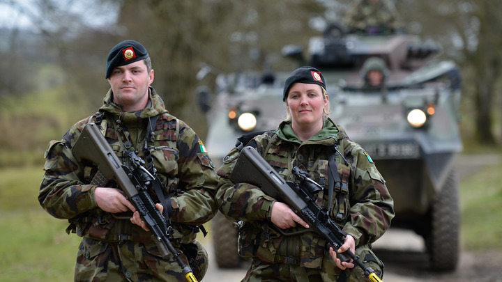 Ради эксперимента: В Финляндии мужчин и женщин поселят в общих казармах