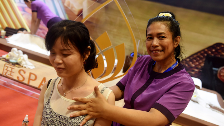 Сперва парализовало, потом - смерть: После визита к массажисту умерла 20-летняя певица Пинг Чаяда