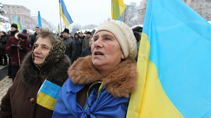 Киев пригрозил наказать украинских пенсионеров за отсутствие помощи Запада
