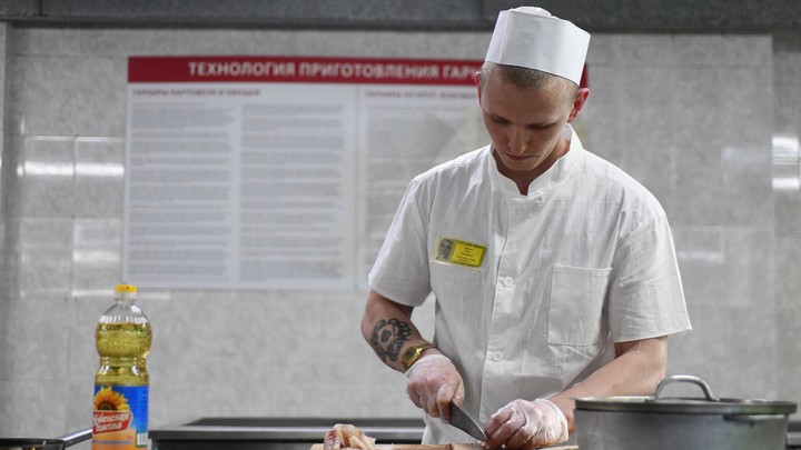 Челябинские рестораны набирают поваров, зарплата под 40 тысяч