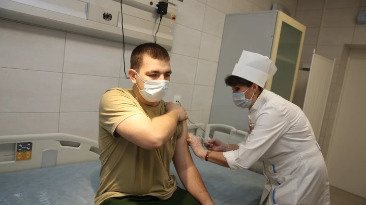 Началась вакцинация от ковида участников предстоящего парада Победы в Ростове-на-Дону