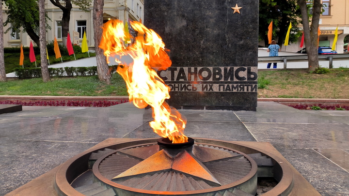 Зеленский перенес День Победы