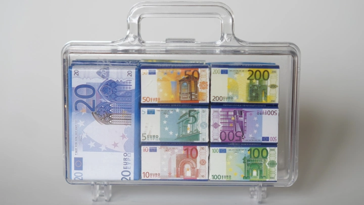 Вообще не секрет: соцсети высмеяли Брухунову за её никто не понимает, откуда у меня деньги