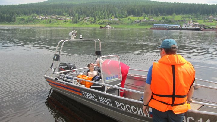 Убегавший от полиции и утонувший в Обском море парень мог быть закладчиком