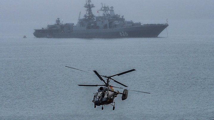 ВСУ попытались атаковать Крым: В сеть попали кадры работы вертолётов Ми-8 и Ка-29  - уничтожено 5 катеров