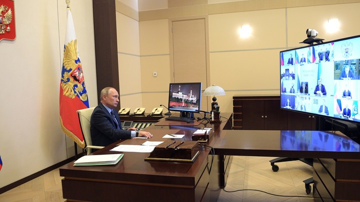 Может открыто сказать: А мне Путин не указ!: Политолог о завершении нерабочего периода в России